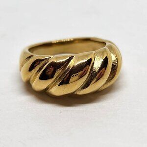 Fashion Ring Gold Tone Twist Shell Size 6
